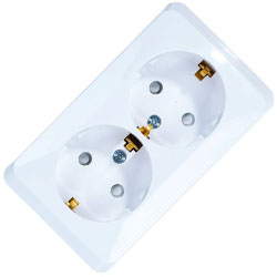 Розетка двухместная Наружная с заземлением со шторками Белая IP20 Systeme Electric ЭТЮД