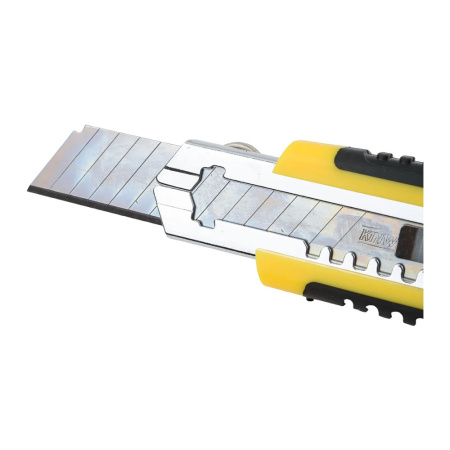 Картинка Нож малярный 18 мм универсальный 3 лезвия KINWEHR 571004