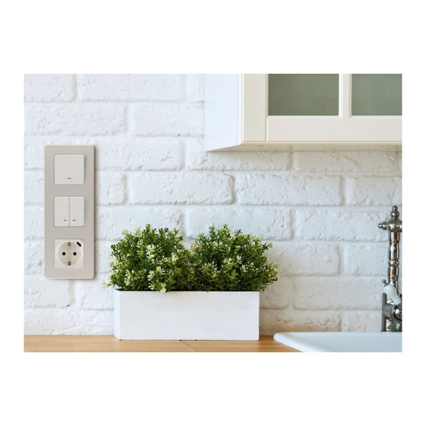 Картинка Выключатель 1 клавиша с подсветкой Слоновая кость Legrand INSPIRIA