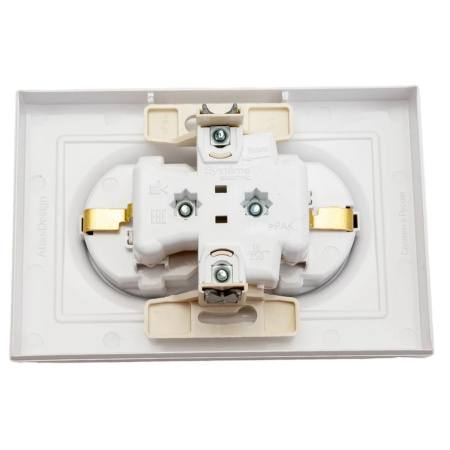 Картинка Розетка 2-х местная с заземлением и шторками в сборе Белая ATLASDESIGN Systeme Electric