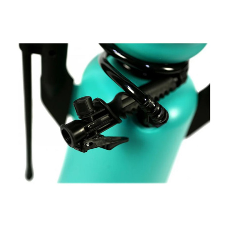 Картинка Опрыскиватель 16 л на колесах с ручным насосом и шлангом Sturm