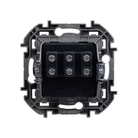 Картинка Legrand Inspiria Белый выключатель трехклавишный 673640